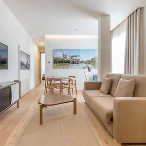 Apartamento De Lujo El Museo Living&experience Club Arte Contemporáneo Y Mobiliario De Colección De Años 50, Málaga